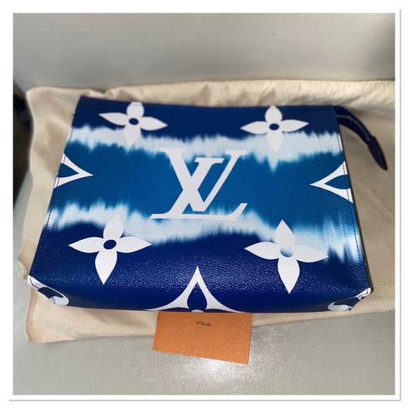 Louis Vuitton Handbags - 💙🦋 Louis Vuitton Limited Edition Summer Escale Toiletry 26